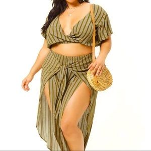 NWOT Forever 21 striped tie-front set!! 💚